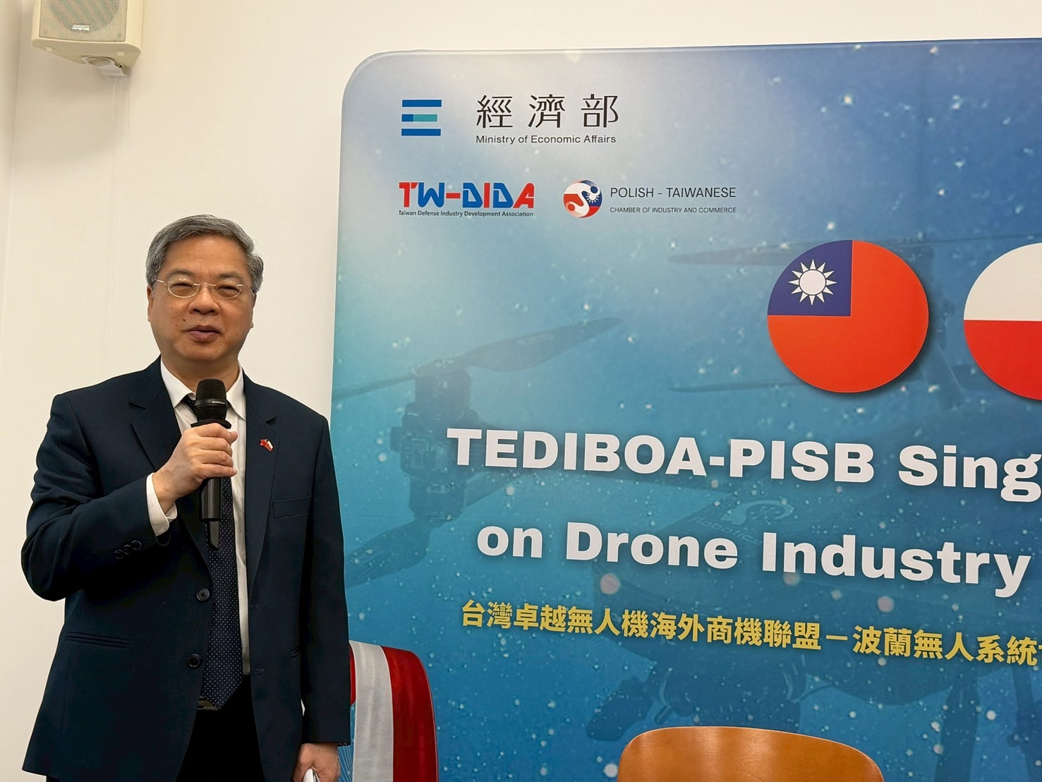 經濟部長龔明鑫擔任台波結盟的見證人,並在致詞時表示兩國無人機「去紅供應鏈」合作已熱烈展開。