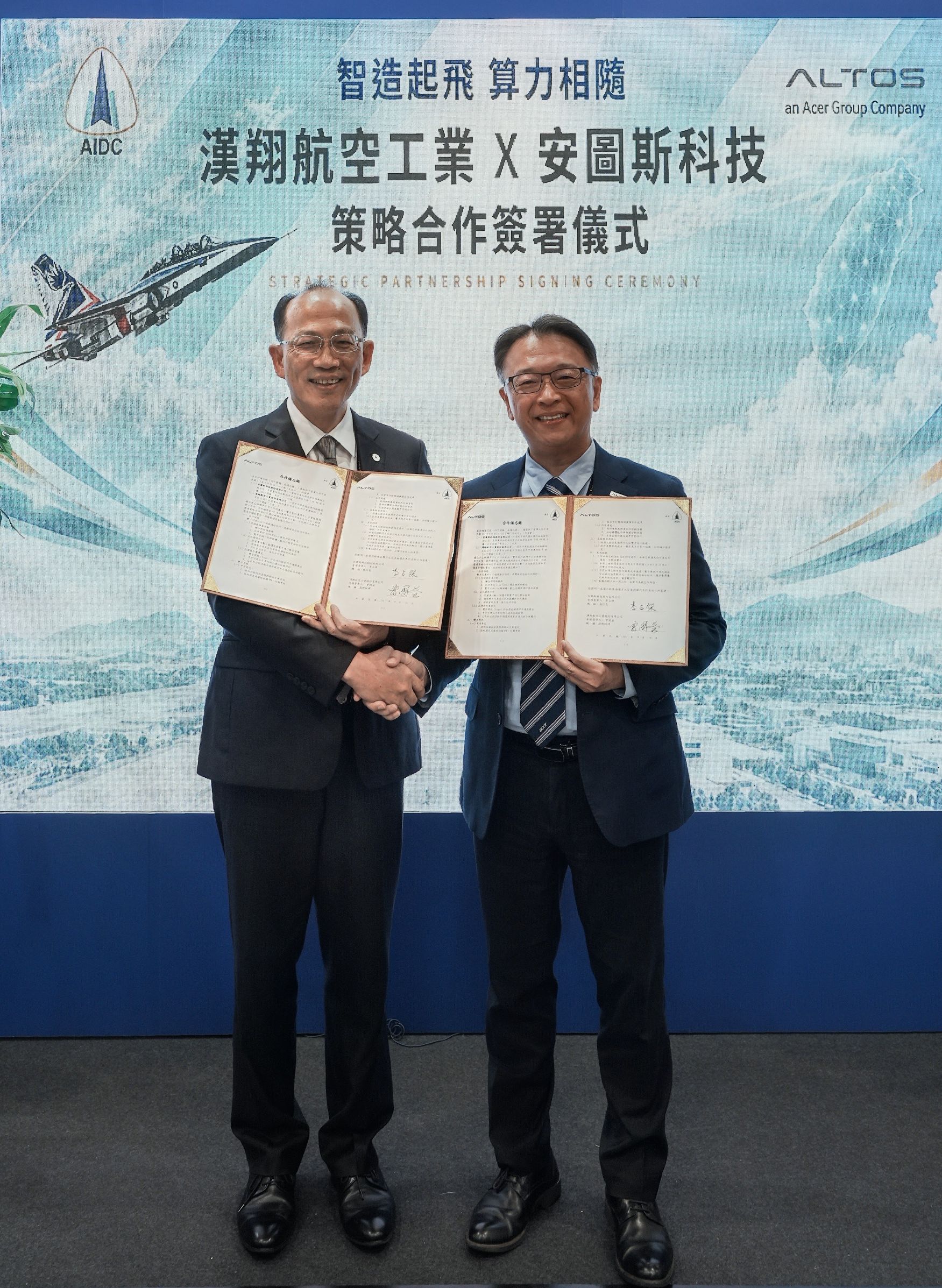 3.漢翔副總經理曾國益(左)、安圖斯科技執行長李占傑(右)。